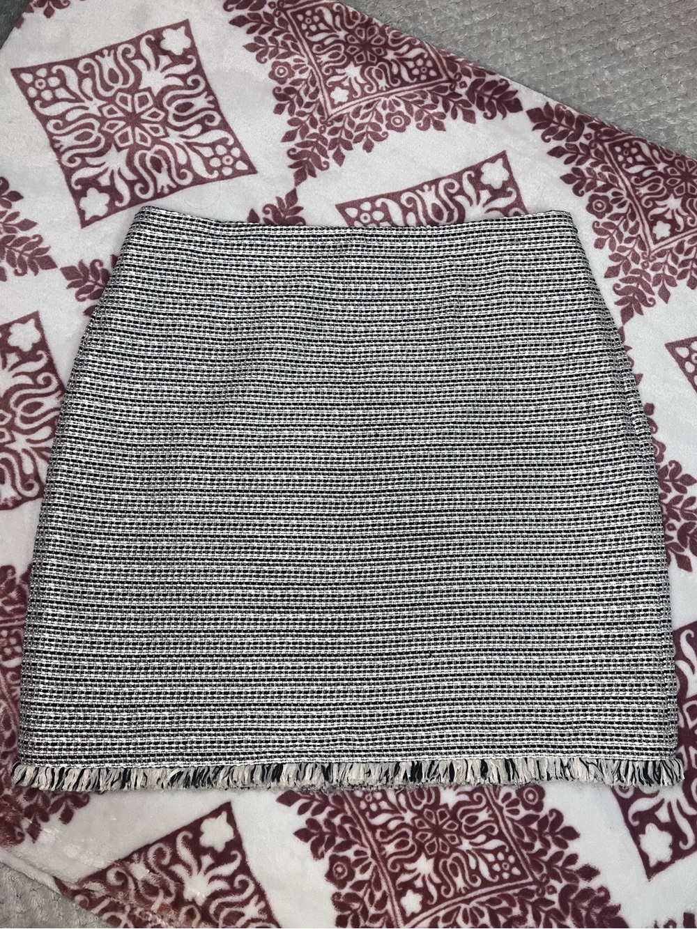 LOFT Black & White Tweed Fringe Pencil Skirt (Size 6)